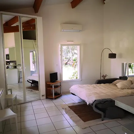 Appartement Garrigue De Nimes - Climatise Avec Piscine Partagee *