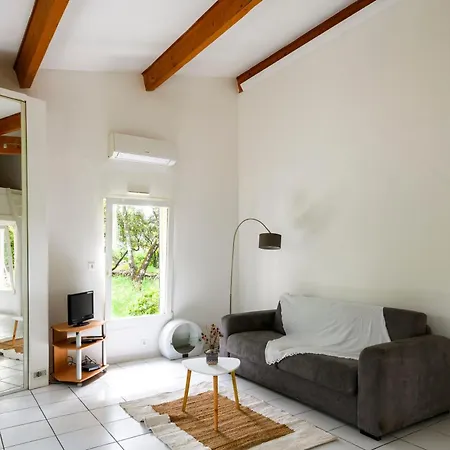 Garrigue De - Climatise Avec Piscine Partagee Apartmán *